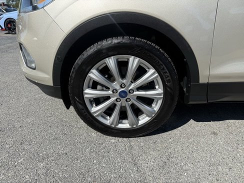Used 2018 Ford Escape Titanium image 9