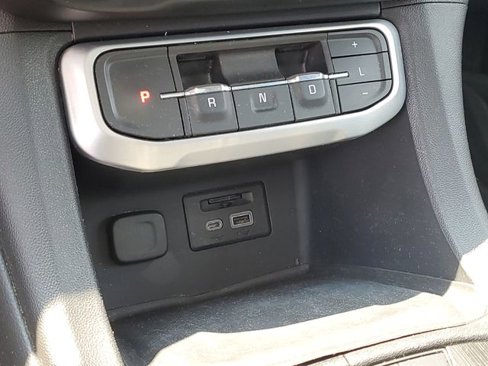 Certified 2021 GMC Acadia SLT w/ Elevation Edition image 18
