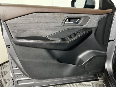 Used 2023 Nissan Rogue SV image 9