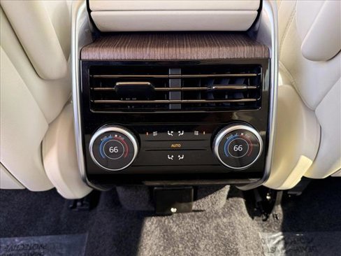 Used 2024 Land Rover Range Rover SE image 13