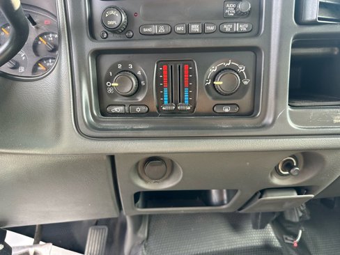 Used 2004 GMC Sierra 2500 SLE w/ Heavy-Duty Power Package image 38