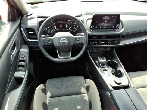 Used 2025 Nissan Rogue SV image 7