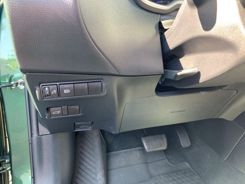 Used 2022 Toyota Corolla Cross XLE image 30