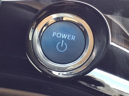Used 2020 Toyota Prius LE image 6