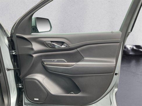Used 2023 GMC Acadia SLT image 10