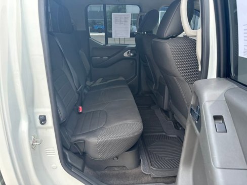 Used 2018 Nissan Frontier PRO-4X image 35