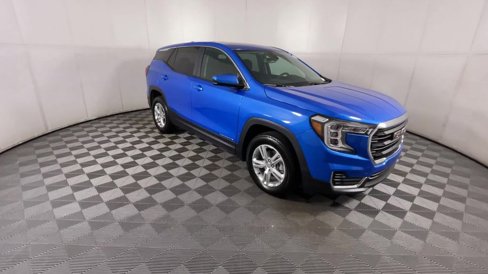 Used 2024 GMC Terrain SLE image 2