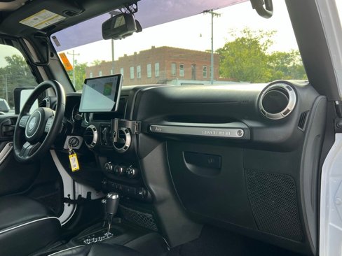 Used 2017 Jeep Wrangler Unlimited Sahara w/ Max Tow Package image 21