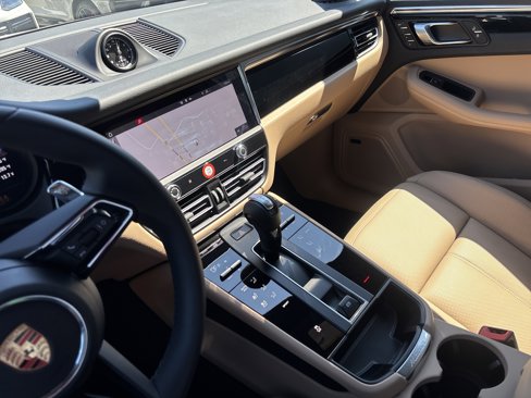 Used 2025 Porsche Macan image 20