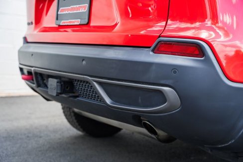 Used 2019 Jeep Cherokee Trailhawk image 13