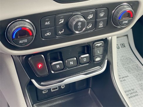 Used 2021 GMC Terrain SLE w/ Driver Convenience Package image 16
