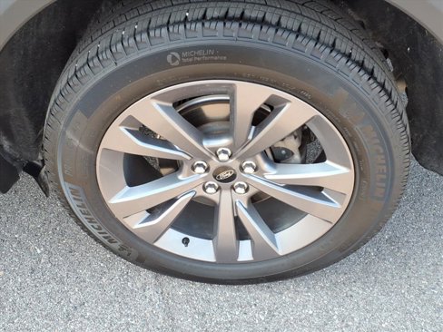 Used 2023 Ford Explorer XLT w/ Equipment Group 202A image 8