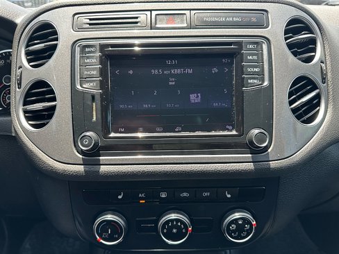 Used 2017 Volkswagen Tiguan S image 16