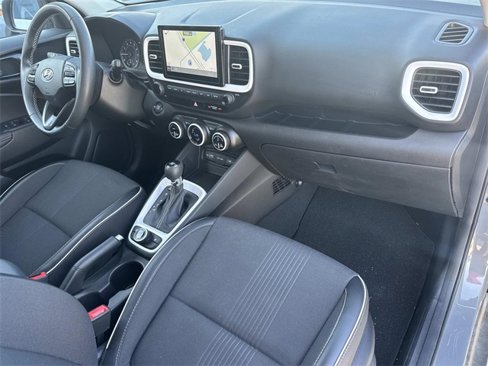 Used 2022 Hyundai Venue Limited image 8