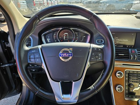 Used 2017 Volvo XC60 T6 Inscription w/ Preferred Option Package image 17