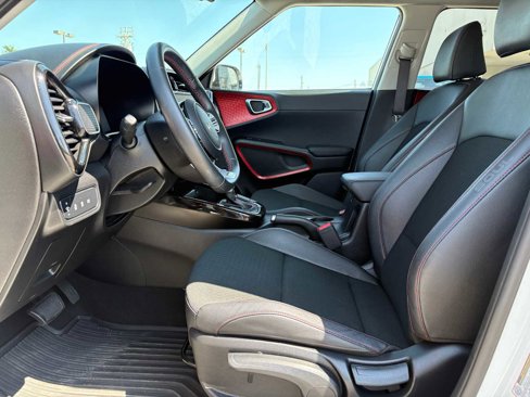 Used 2025 Kia Soul GT-Line image 11