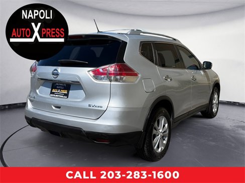 Used 2016 Nissan Rogue SV image 3