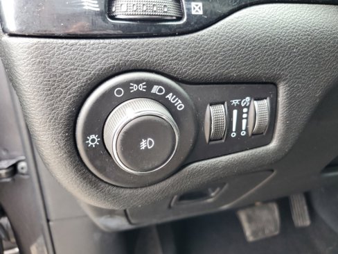 Used 2021 Jeep Cherokee Latitude Plus image 11