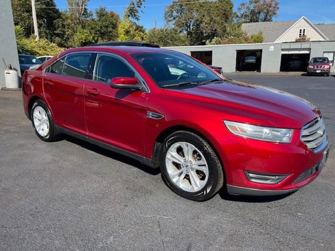 Used 2013 Ford Taurus SEL image 1