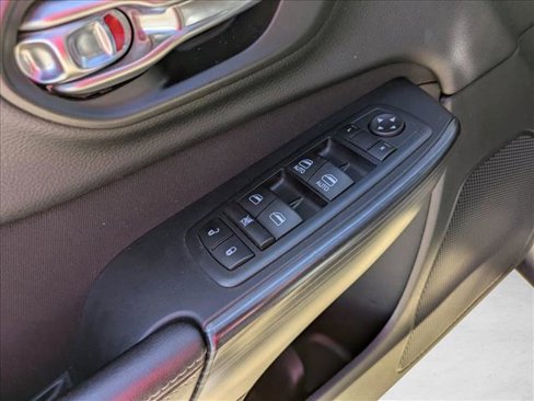 Used 2017 Jeep Cherokee Latitude image 12
