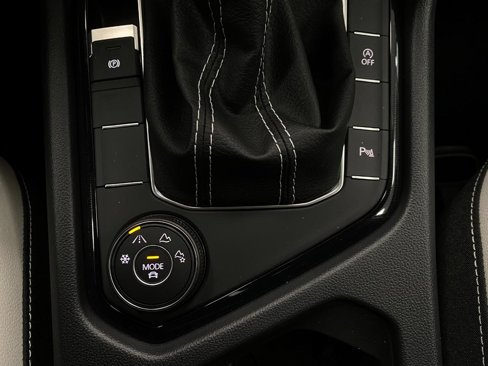 New 2025 Volkswagen Taos SE image 9