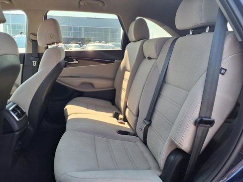 Used 2017 Kia Sorento LX image 10