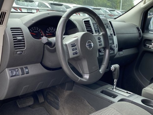 Used 2017 Nissan Frontier SV image 9