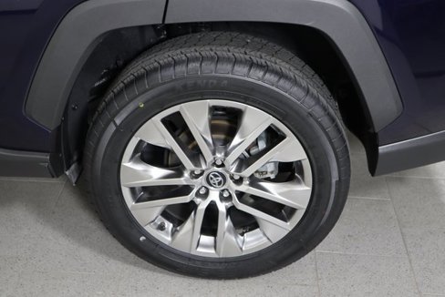 Used 2020 Toyota RAV4 XLE Premium image 10