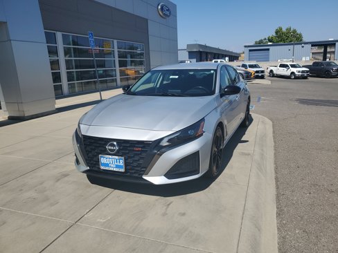 Used 2023 Nissan Altima 2.5 SR image 1