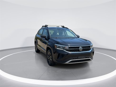 Used 2022 Volkswagen Taos S image 2