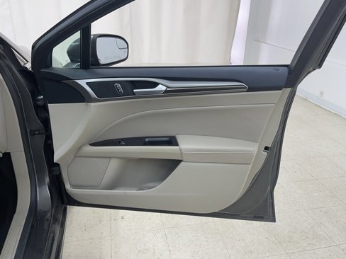 Used 2018 Ford Fusion SE image 7