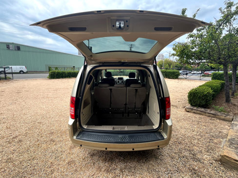 Used 2010 Chrysler Town & Country Touring image 46