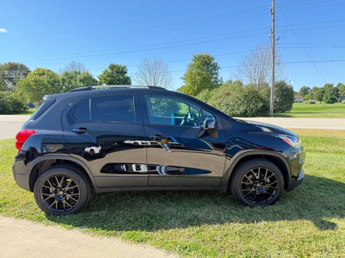 Used 2022 Chevrolet Trax LT w/ Midnight Edition image 12