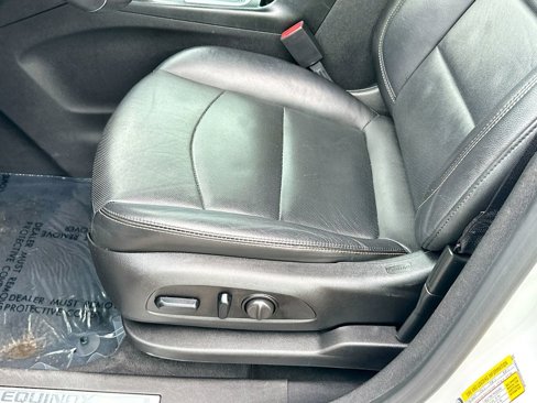 Used 2018 Chevrolet Equinox Premier image 19