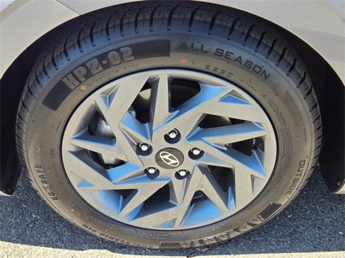 Used 2024 Hyundai Elantra SEL image 12