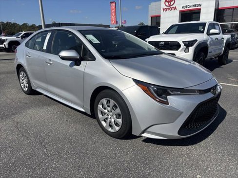 Certified 2022 Toyota Corolla LE image 1