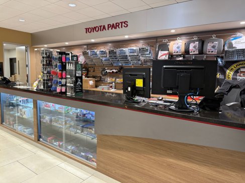 Used 2019 Toyota Prius XLE image 7