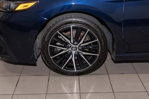 Used 2022 Toyota Camry SE image 5