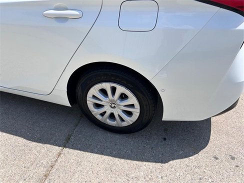 Used 2021 Toyota Prius L Eco image 6