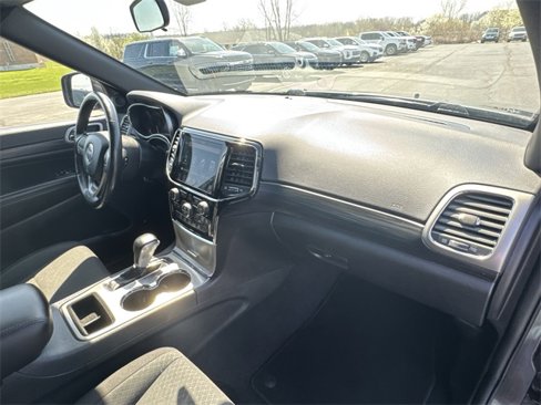 Used 2021 Jeep Grand Cherokee Laredo image 30