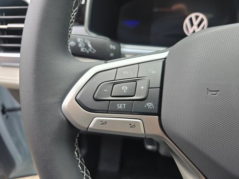 New 2025 Volkswagen Taos SE image 30