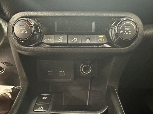 Used 2021 Nissan Kicks SV image 22