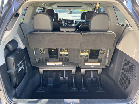 Used 2017 Toyota Sienna SE image 16
