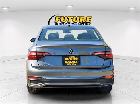 Used 2024 Volkswagen Jetta SE image 8