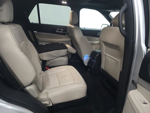 Used 2018 Ford Explorer Limited w/ Equipment Group 301A image 9