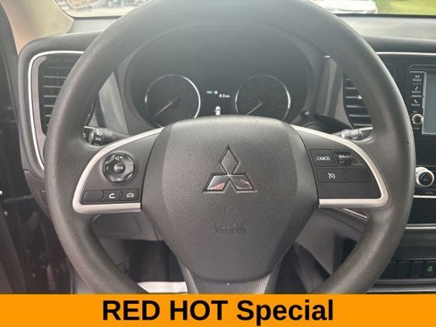 Used 2020 Mitsubishi Outlander ES image 16