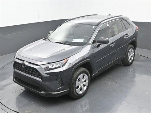 Used 2021 Toyota RAV4 LE image 31