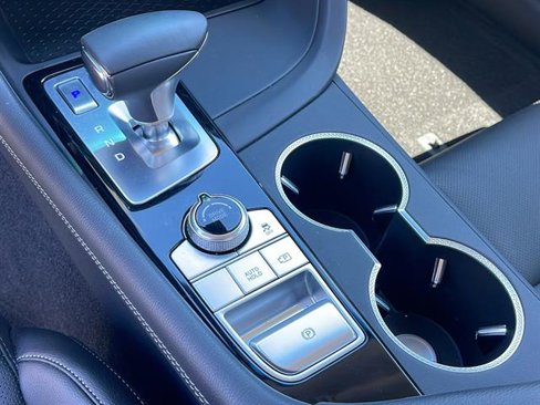 Used 2025 Genesis G70 2.5T image 22