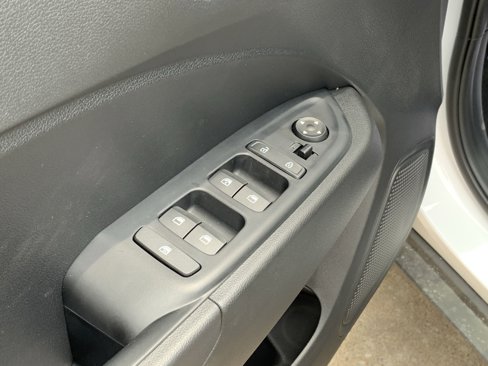 New 2025 Hyundai Venue SEL image 16