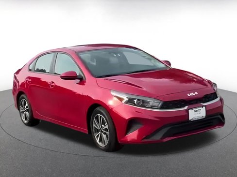 Used 2024 Kia Forte LXS image 3